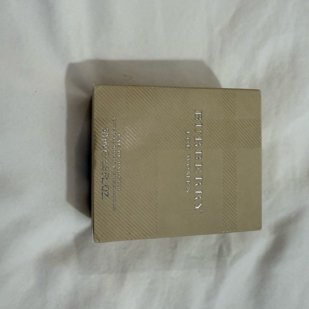 Burberry Beige Perfume Packaging